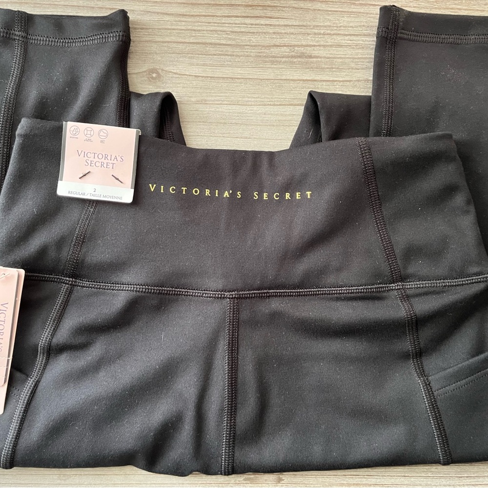 NWT VS Incredible Essential Legging Size 2